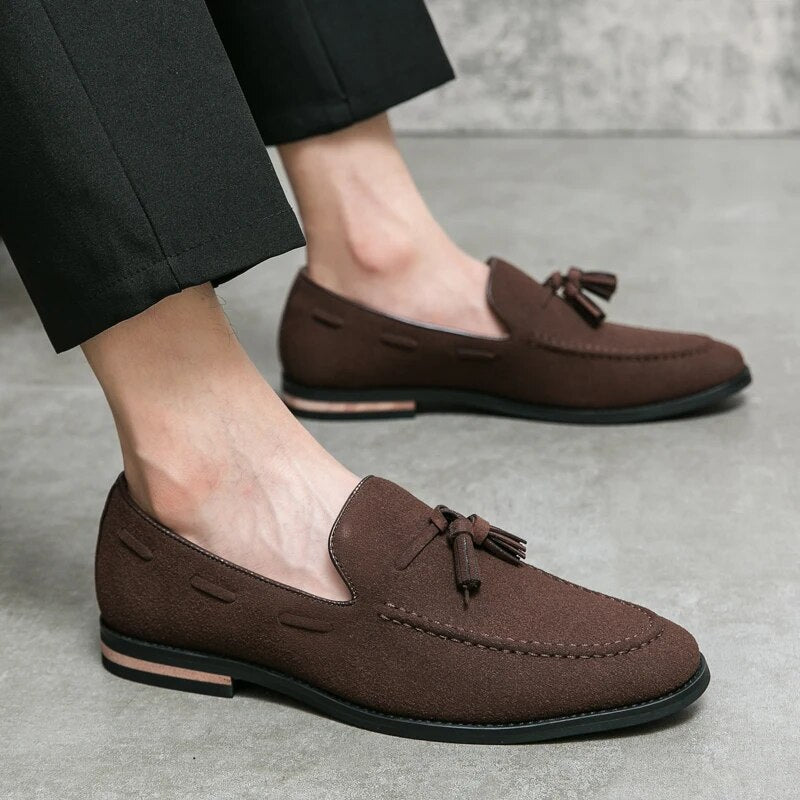 Mocasines de vestir clásicos para hombre, zapatos elegantes de marca, a la Moda Italiana, de ante, con borlas, de cuero, formales