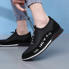 Zapatos informales de cuero sintético para hombre, zapatillas ligeras transpirables para conducir al aire libre, de negocios, color negro, 2023